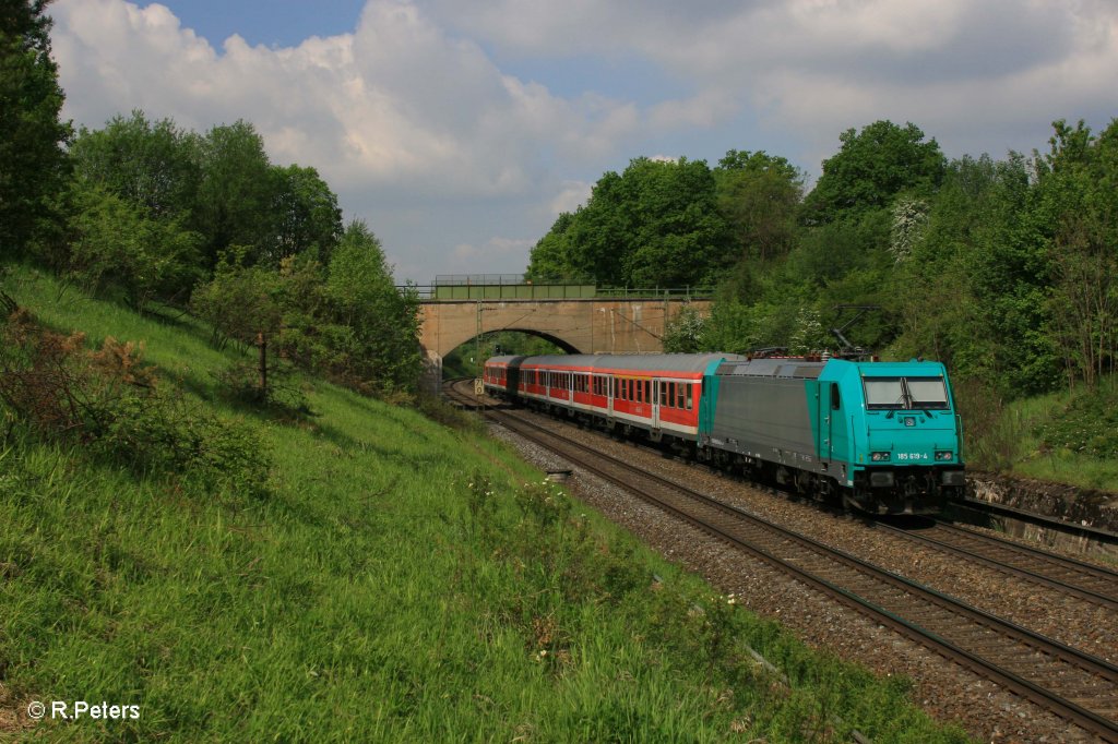 Nachschuss von 185 619-4 schiebt S3 39328 Neumarkt(Oberpfalz) - N�rnberg kurz vor Postbauer-Heng. 13.05.11