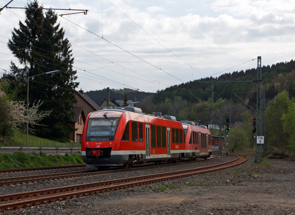 Nachschu: 640 018 und  640 006 (zwei gekuppelte LINT 27) der 3-Lnder-Bahn als RB 95 (Au/Sieg - Siegen), fhrt am 30.04.2012 vom Haltepunkt Brachbach, der jedoch schon auf der Gemarkung Mudersbach liegt, weiter in Richtung Siegen.