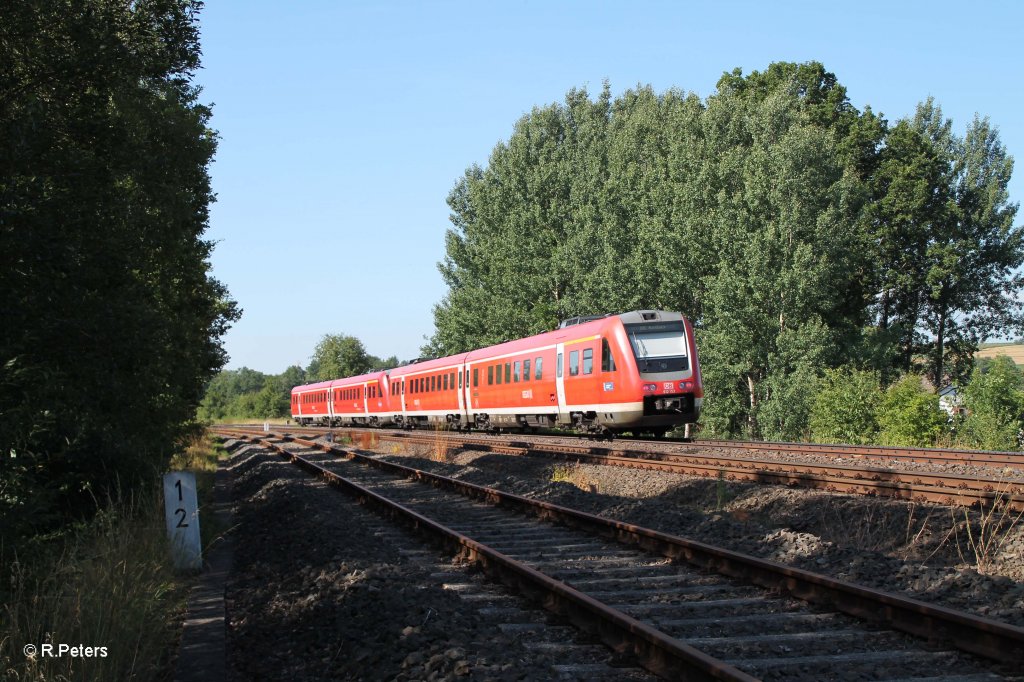 Nachschuss auf 612 153-7 + 612 980-3 als umgeleiteter Franken-Sachsen-Express IRE 3086 Dresden - N�rnberg bei Sch�nfeld. 01.08.13