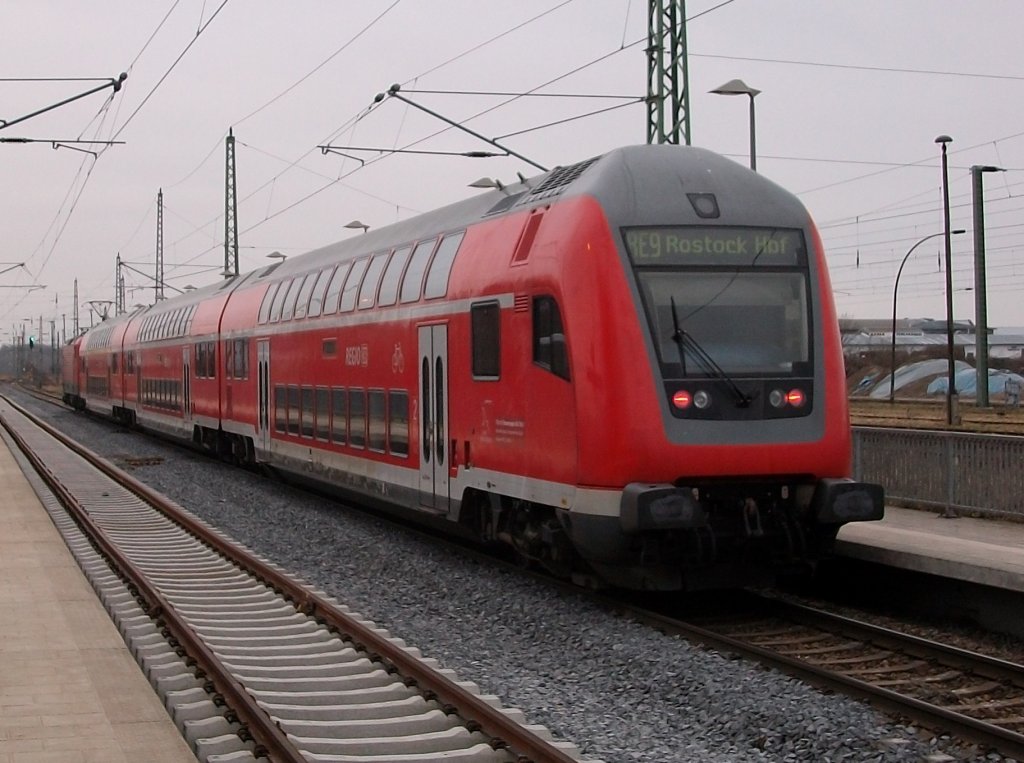Nachschuss vom ausfahrenden RE 13008 Sassnitz-Rostock am 17.Januar 2011 beim Verlassen von Bergen/R�gen.