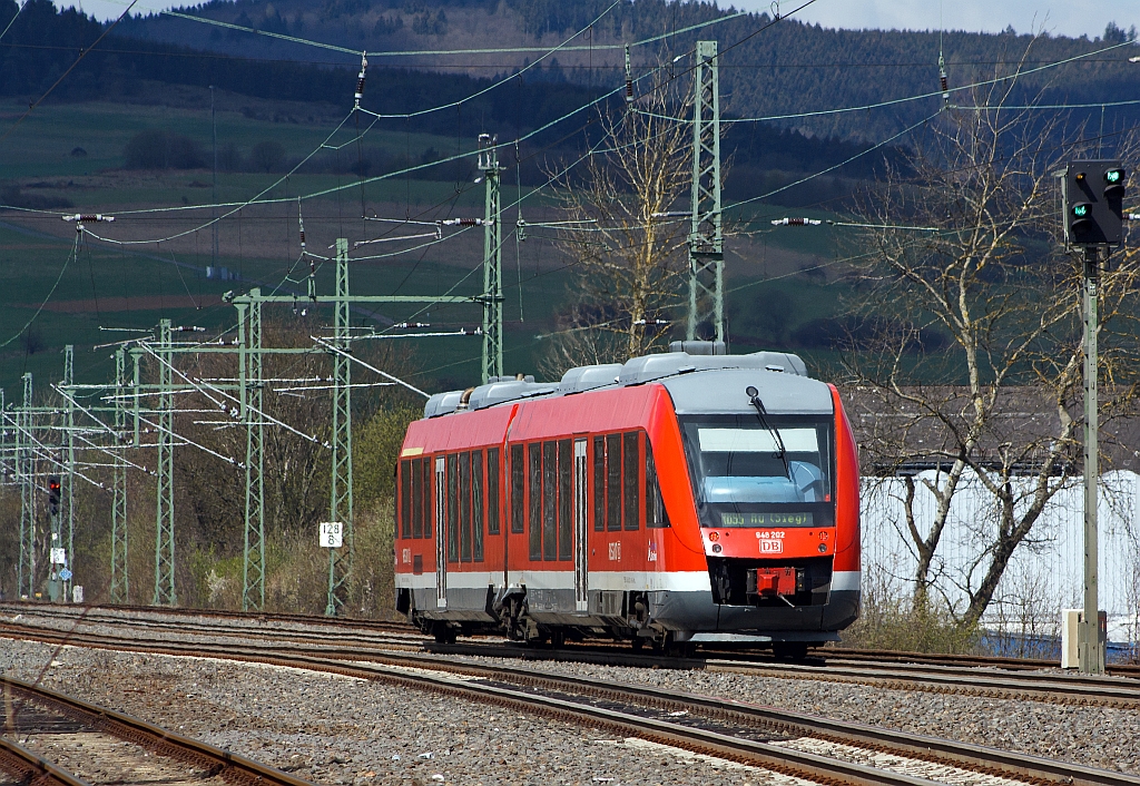 Nachschu: Dieseltriebwagen 648 202 / 702 (Alstom Coradia LINT 41) der DreiLnderBahn als RB 95 (Dillenburg-Siegen-Au/Sieg), hat am 04.02.2012 den Bahnhof Haiger verlassen und fhrt weiter auf der Dillstrecke (KBS 445) in Richtung Siegen.
