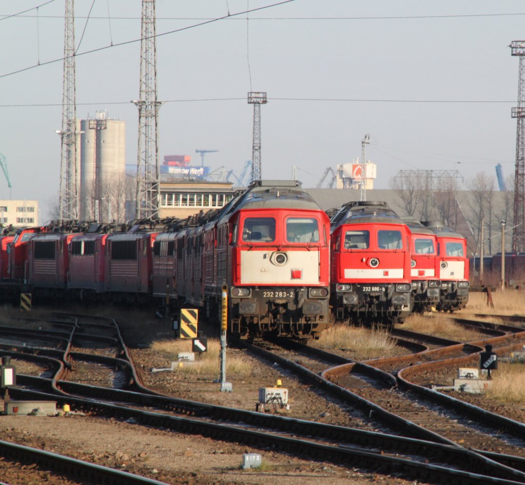 Neben 232 283-2 sind 232 686-6,232 428-3 UND 232 109-9 abgestellt in Rostock-Toitenwinkel,laut aussage von einem DB-Mitarbeiter werden die Lok´s nicht mehr gebraucht auch die Dresdener 180er sollen zerlegt werden.06.04.2012
weitere 232er die nicht mehr fahren werden
232 109 z 21.03.12
 
232 230 z 23.03.12
 
232 283 z 21.03.12
 
232 428 z 23.03.12
 
232 669 z 19.03.12
 
232 686 z 19.03.12