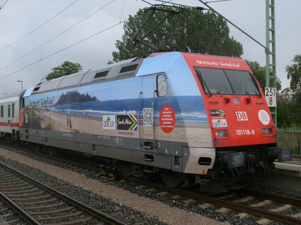 Neben der Werbe 101 141-0 war,am 16.Juni 2012,auch die Werbe 101 118-8 auf R�gen.Hier schob Sie den IC 2212 Koblenz-Binz aus Bergen/R�gen.