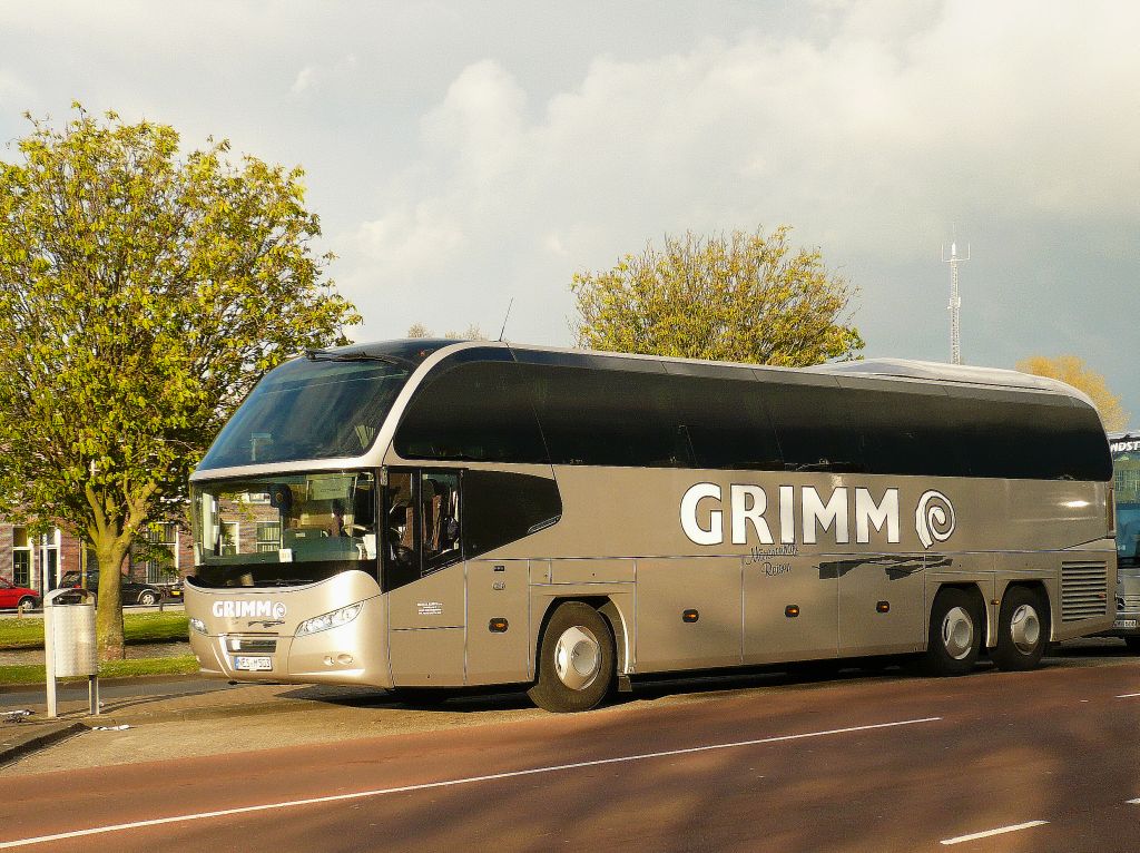 Neoplan Cityliner der Firma Grimm aus Deutschand. Molenwerf Leiden 21-04-2012.