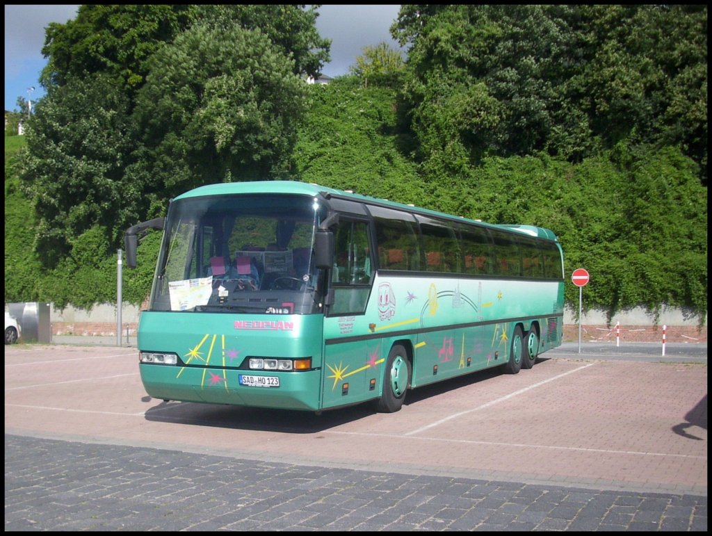Neoplan Jetliner (15m) von Auto-Hauck aus Deutschland im Stadthafen Sassnitz.


