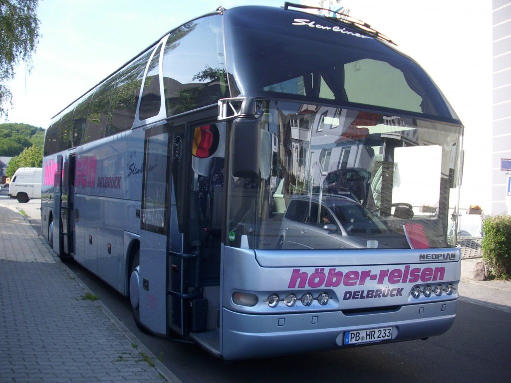 Neoplan Starliner von Hber-Reisen aus Deutschland in Sassnitz.
