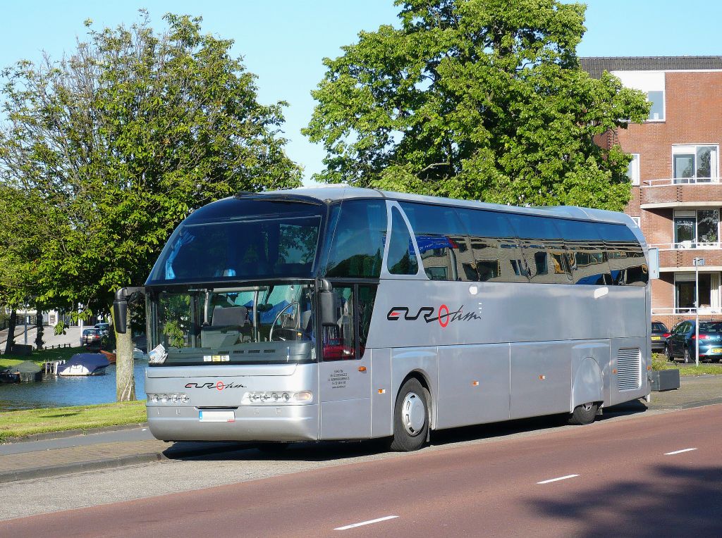 Neoplan Starliner N516 SHD Reisebus uas Polen. Leiden, Niederlande 06-06-2012.