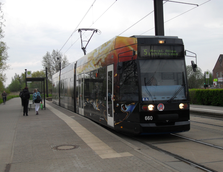 NGT6 mit neue Werbung fuhr am 30.04.10 als Linie 5 von  Sdblick, Rostock Richtung Mecklenburger Allee,Rostock.fotografiert um 07.00 Uhr
in Rostock-Marienehe.