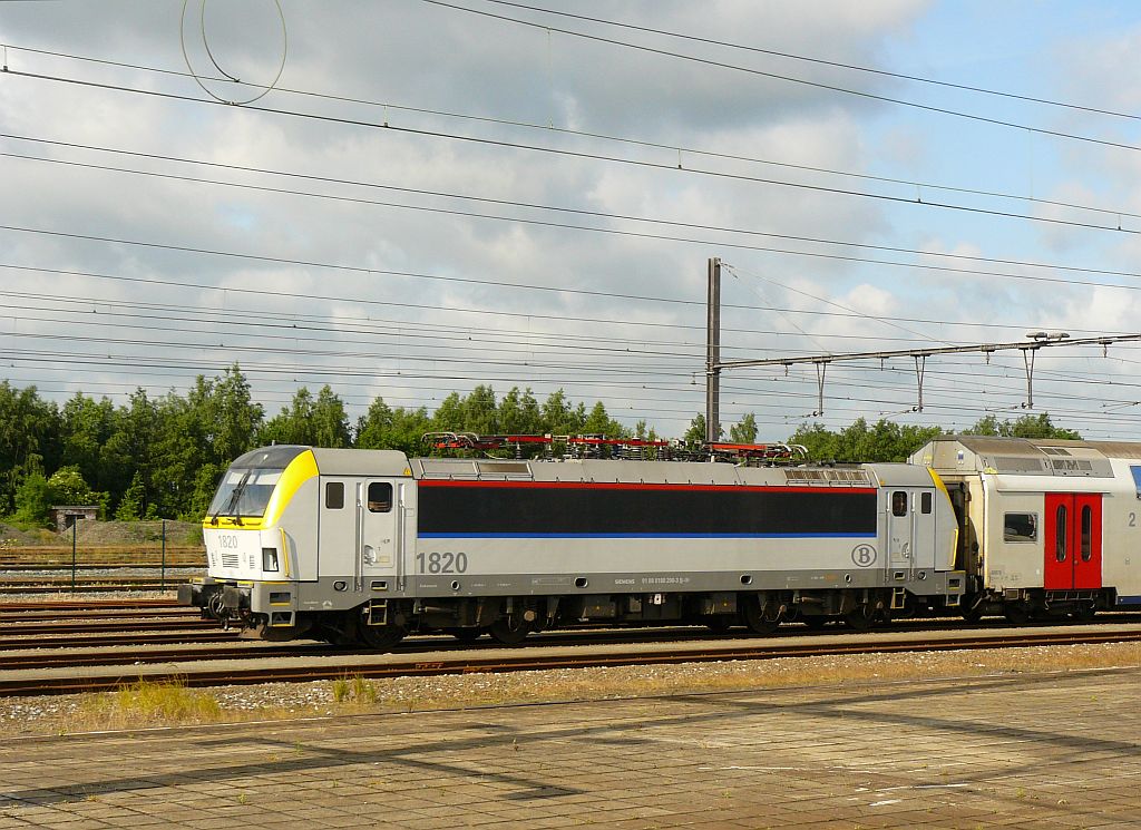 NMBS Lok 1820 La Louviere-Sud 23-06-2012.

NMBS loc 1820 La Louviere-Sud 23-06-2012.