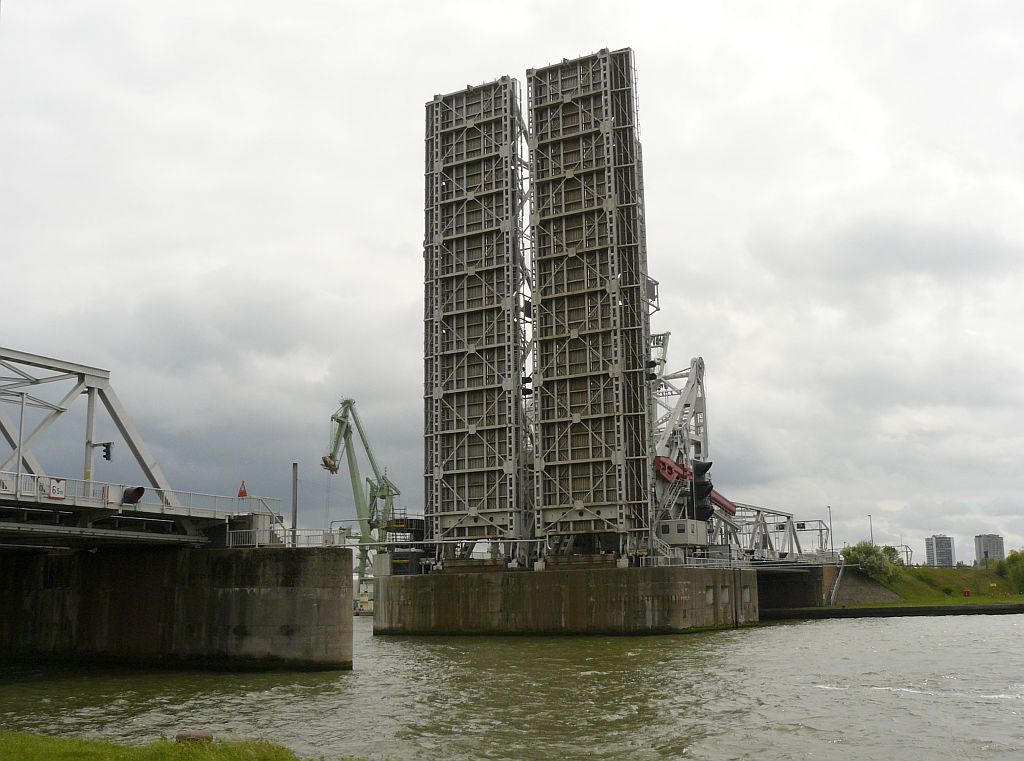 Noordkasteel Brcken Hafen Antwerpen 10-05-2013.

Noordkasteelbruggen Antwerpen 10-05-2013.