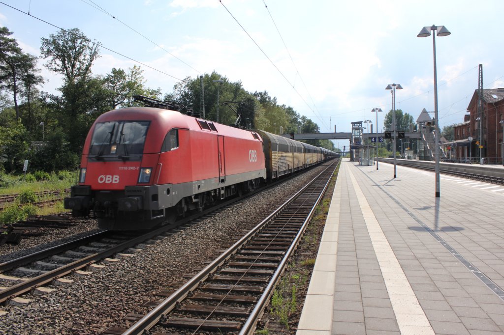 �BB 1116 242-7 mit ASR Autowagen durchf�hrt den Bahnhof Tostedt am 27.07.2011