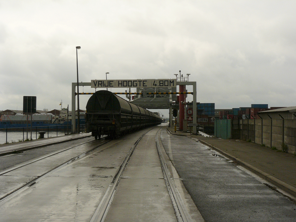 Oostweelsteenweg Hafen Antwerpen 12-08-2011.       