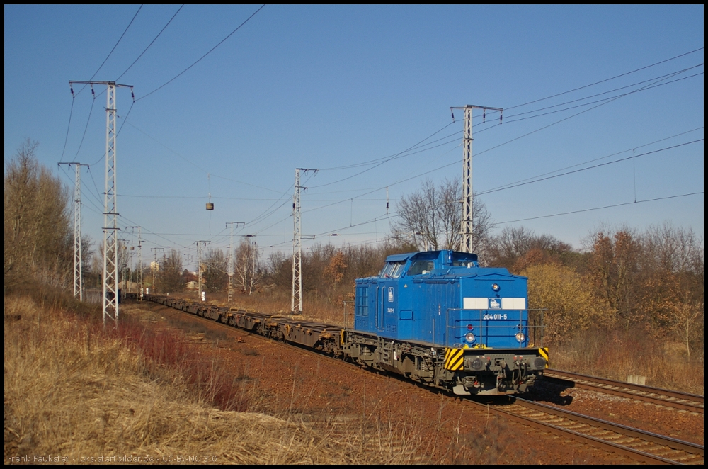 PRESS 204 011 / 203 212-6 mit leeren Containertragwagen am 05.03.2013 in der Berliner Wuhlheide