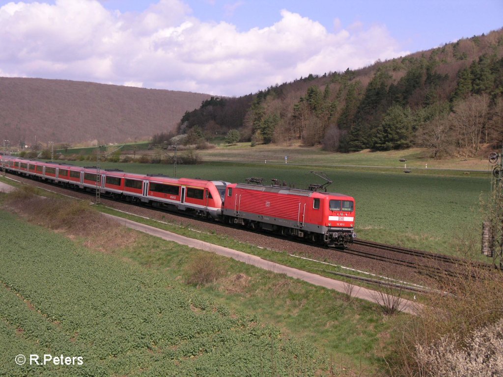 Promt kommt der Gegenzug nach W�rzburg mit 112 167-2 an der Spitze. 12.04.08