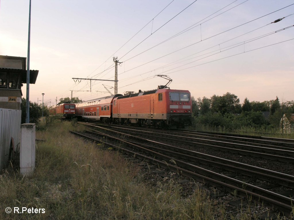RB begegnet RE, 143 111-3 schiebt RB11 nach Frankfurt/Oder w�rend 112 den RE1 Eisenh�ttenstadt zieht. 03.06.08