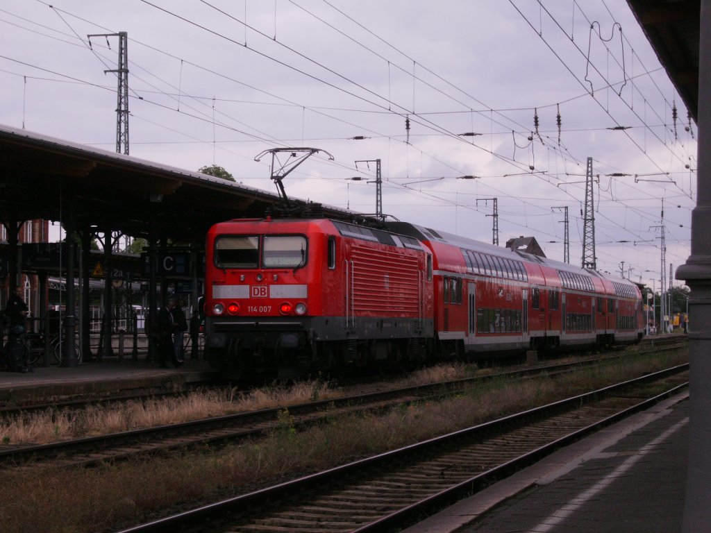 RB nach Saltzwedel mit 114 007 steht am 05.06.2012 aug Gleis 3 in Stendal.