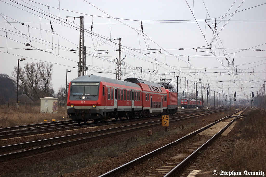 RB20 (RB 28709) von Oranienburg nach Potsdam Hbf in Priort. Geschoben hatte die 114 038. 27.01.2012