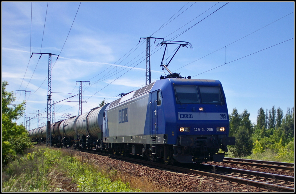 RBH 205 mit einem Kesselwagen-Zug am 05.06.2012 in der Berliner Wuhlheide (NVR-Nummer 91 80 6 145 101-2 D-RBH, 145-CL 205)