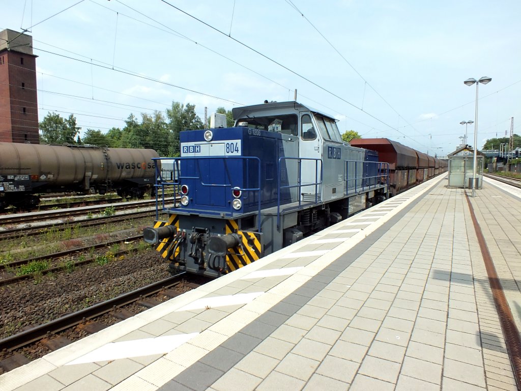 RBH-Lok 804 (98 80 0275 804-9 D-RBH)durchf�hrt am 16.7.13 mit einem Kohlezug Gladbeck-West. Nach einer Kostprobe vom aufgewirbelten Kohlenstaub pl�diert der Fotograf daf�r, Kohle demn�chst in geschlossenen Wagen zu transportieren.