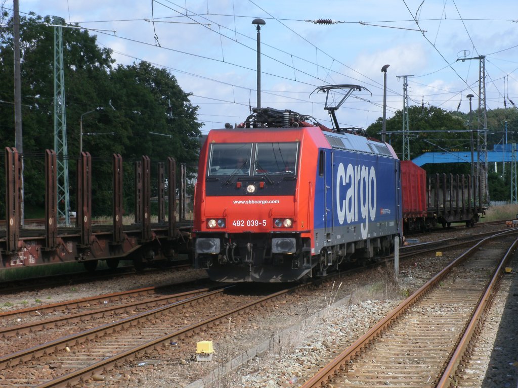 Re 482 039,am 20.August 2011,unterwegs in Bergen/R�gen.