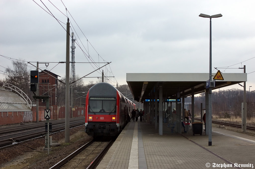 RE4  Ersatzgarnitur  (RE 37311) von Rathenow nach J�terbog in Rathenow. 24.02.2012