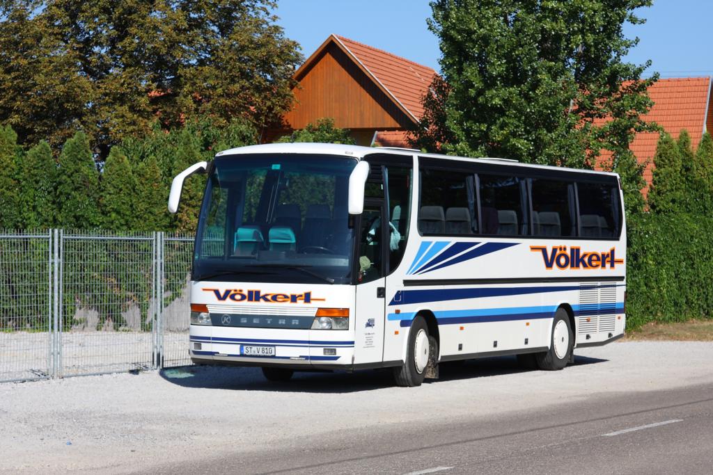 Reisebus der Fa. V�lkert aus H�rstel Riesenbeck
SETRA 312 HD Top Class
hier am 28.08.2012 in Mez�k�veszd in Ungarn.