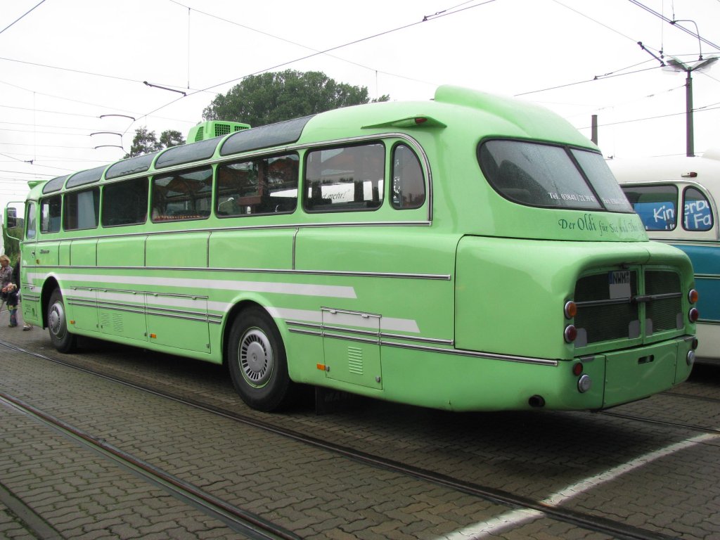 Reiseomnibus Ikarus 55 der  BusBetriebe Wismar  aus dem Landkreis Nordwestmecklenburg (NWM) anl��lich 130 Jahre Strba in Rostock [27.08.2011]