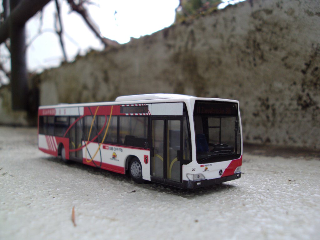 Rietze Modellbus-Mercedes Citaro Glarnerbus NR.27 1:87 am 11.4.13 