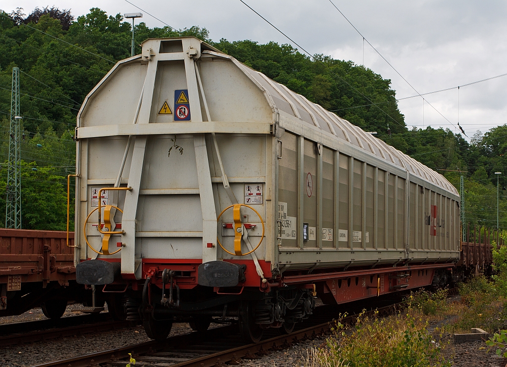 Schiebewandwagen mit vier Radstzen, ohne Trennwandsystem Habbiins 2743 (31 81 2743 256-1) der Rail Cargo Austria, abgestellt am 08.06.2012 in Betzdorf (Sieg).