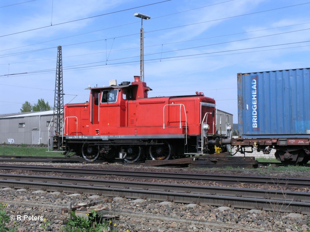 Seitenansicht von 363 116-9 mit frischen R�dern. 