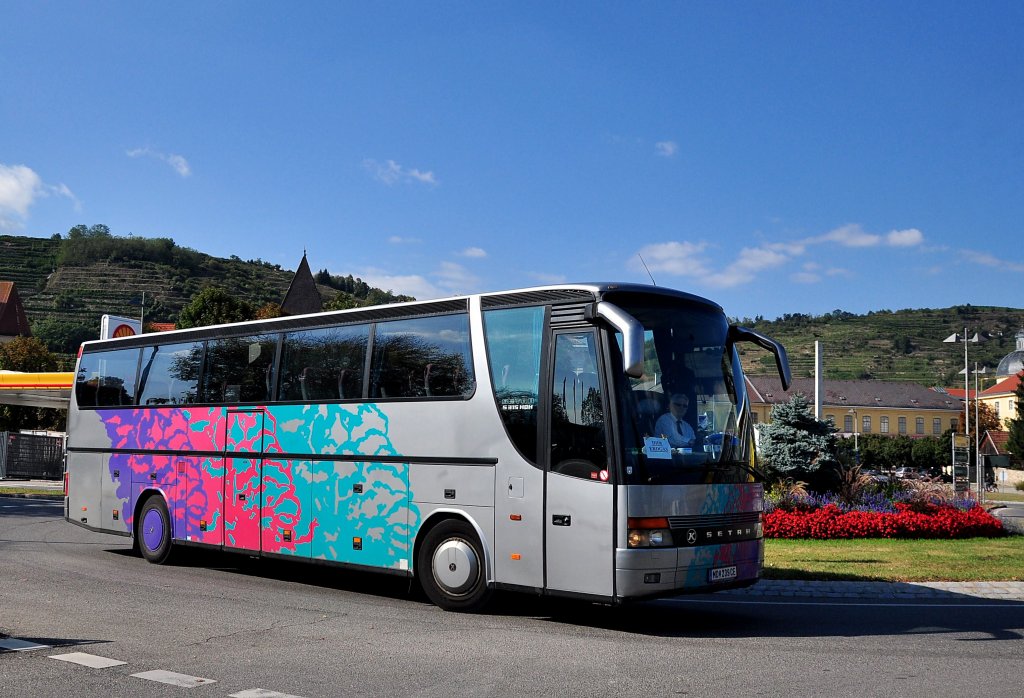 SETRA S315 HDH aus M�dling bei Wien im Sept. 2012 in Krems an der Donau unterwegs.
