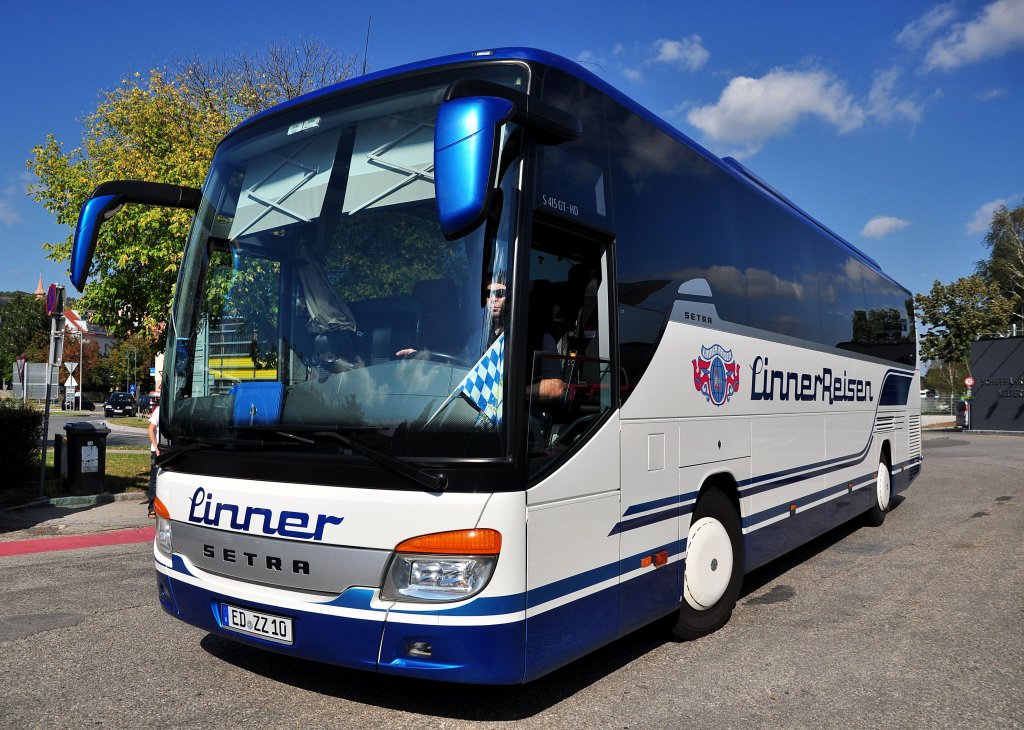 SETRA S415 GT-HD von LINNER REISEN aus der BRD,mit Radh�nger,im September 2012 in Krems unterwegs.