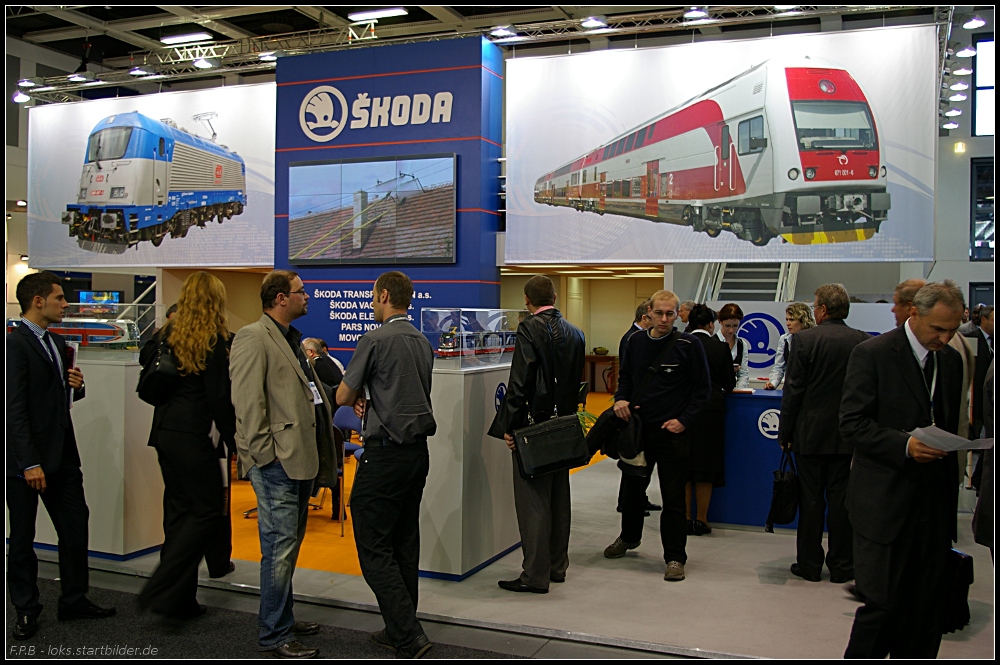 Skoda Transportation Group aus der Tschechischen Republik ist ein traditioneller Hersteller von Schienenfahrzeugen. Lokomotiven, Tram, Metroz�ge, Universal einsetzbare Loks und Triebz�ge. Das Angebot ist vielf�ltig und wird auf dem Stand gezeigt (INNOTRANS 2010, gesehen Berlin 22.09.2010)