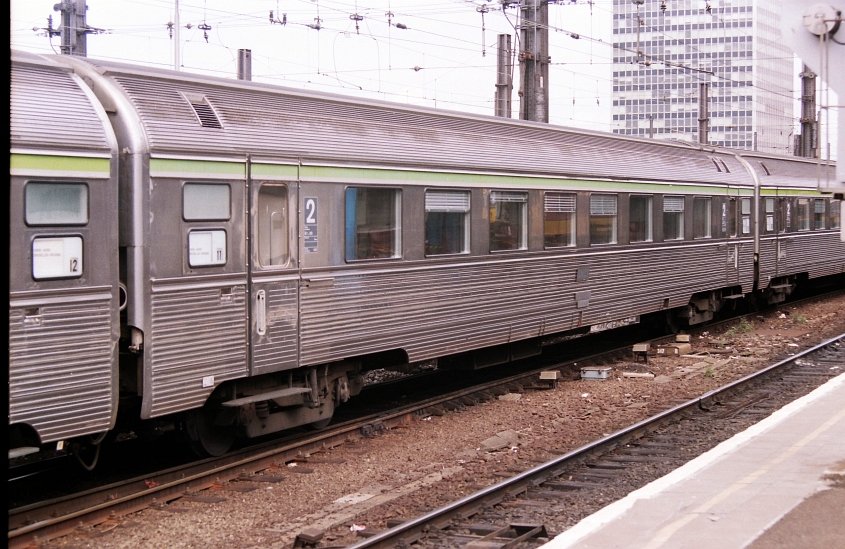 SNCF INOX Sitzwagen ex-TEE in Brussel-Zuid 20-08-1994.