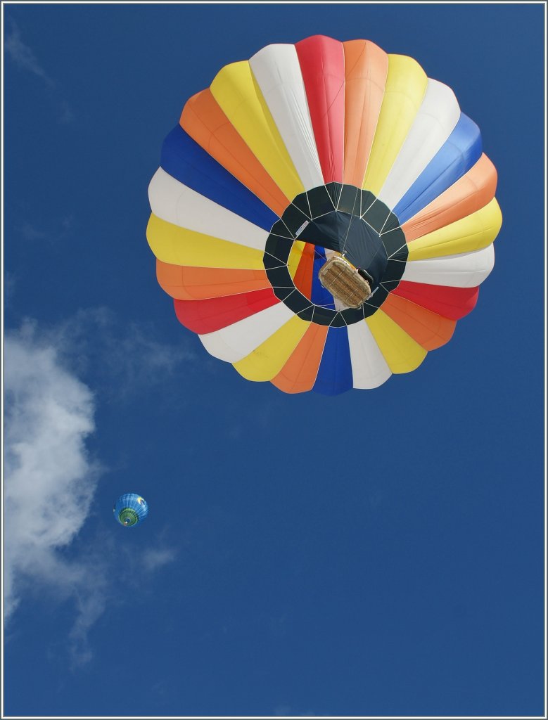 So hoch fliegen sie...
Ch�teau d'Oex, den 28. Jan. 2013