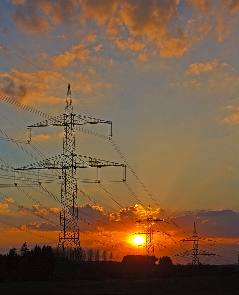 Sonnenenergie direkt ins Netz........

Sonnenuntergang �ber dem Westerwald, hier am 25.04.2013 bei Nisterau.