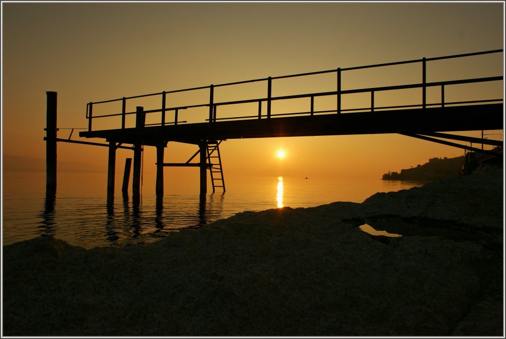 Sonnenuntergang am Anlegesteg bei St.Saphorin am 14.03.2012