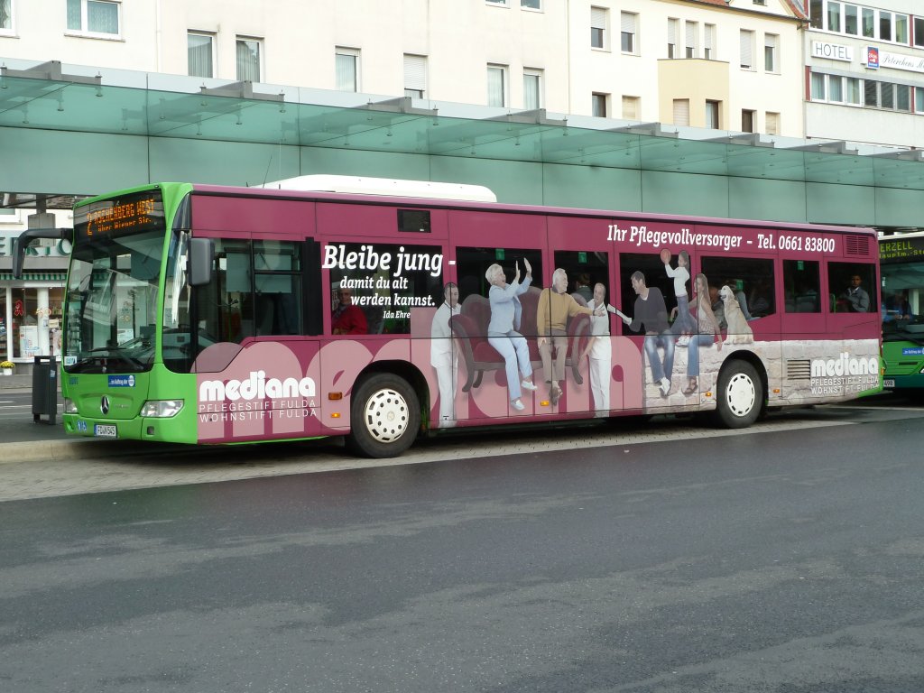 Stadtbus der �WAG als Werbetr�ger f�r den Pflegevollversorger  MEDIANA  unterwegs in Fulda im September 2012