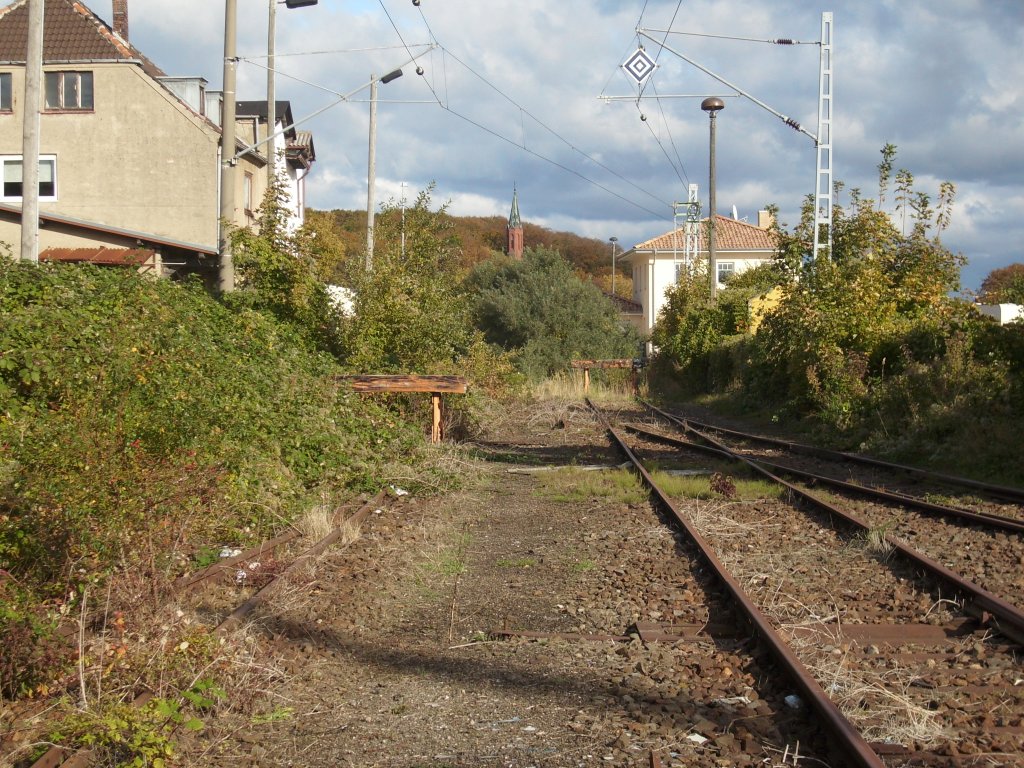 Streckenende in Sassnitz am 14.Oktober 2009.Hinter den Prellb�cken f�hrten die Gleise einst noch ein St�ck weiter �ber einen beschrankten B� und endeten in einem Tanklager.