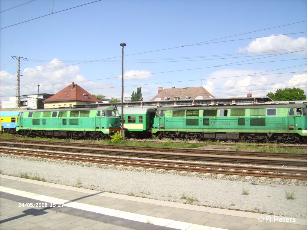 SU45 073 wartet auf neue Aufgaben w�rend SU45 202 Frankfurt/Oder mit den Poznan-Express verl�sst. 24.05.08