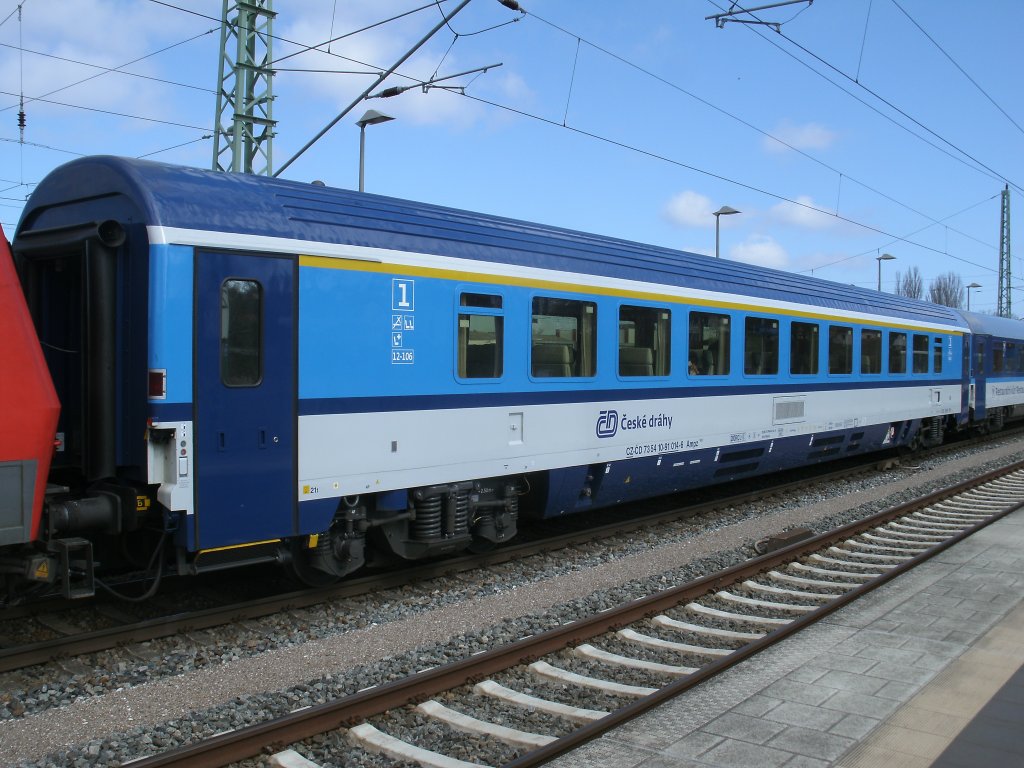 Tschechischer Groraumwagen Apmz 73 54 10-91 014-6 im EC 379 Binz-Brno,am 20.April 2013,in Bergen/Rgen.