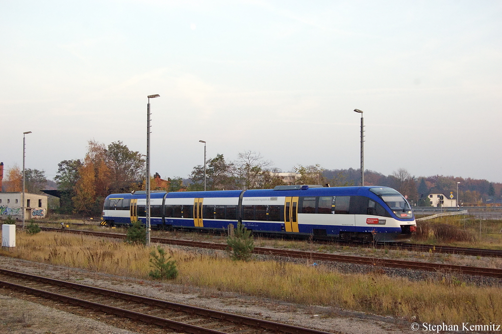 Ungew�hnliches Bild Heute in Rathenow. VT 0013 der Mitteldeutschen Regiobahn als MR51 (MR 68935) von Rathenow nach Brandenburg Hbf in Rathenow. Normalerweise fahren dort OLA Triebwagen und der VT 643.21 der M�rkischen Regiobahn diese Strecke. 06.11.2011