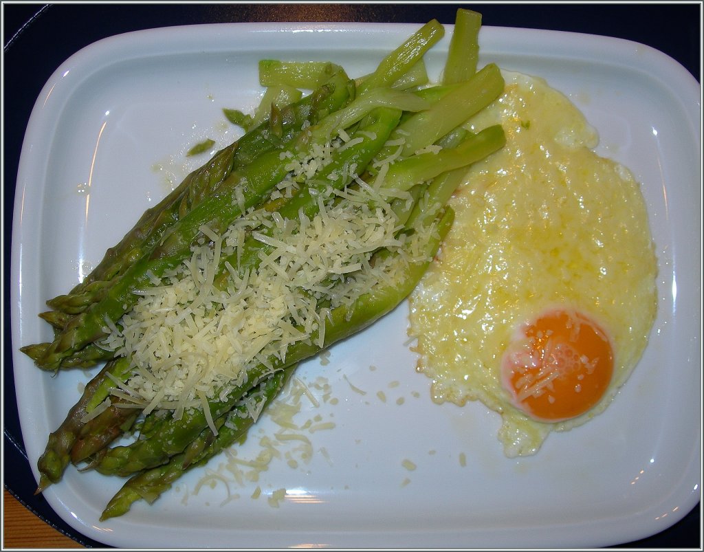 Unser gestriges Abendessen: Spargeln nach Mail�nder Art. Wobei eigentlich Parmesan statt Gruy�re verwendet werden sollte.
7. M�rz 2013