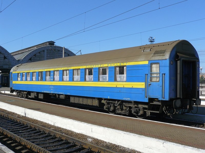 UZ Schlafwagen nr 035 02 168 nach Budapest fotografiert in Lviv (Ukraine) am 07-09-2007.
