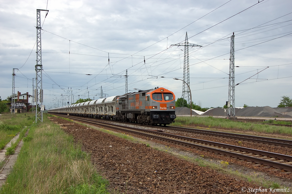 V 330.4 (250 004-9) hvle - Havell�ndische Eisenbahn AG mit einem Faccns Ganzzug in Satzkorn, ist sp�ter in Richtung Golm weiter gefahren. 10.05.2012