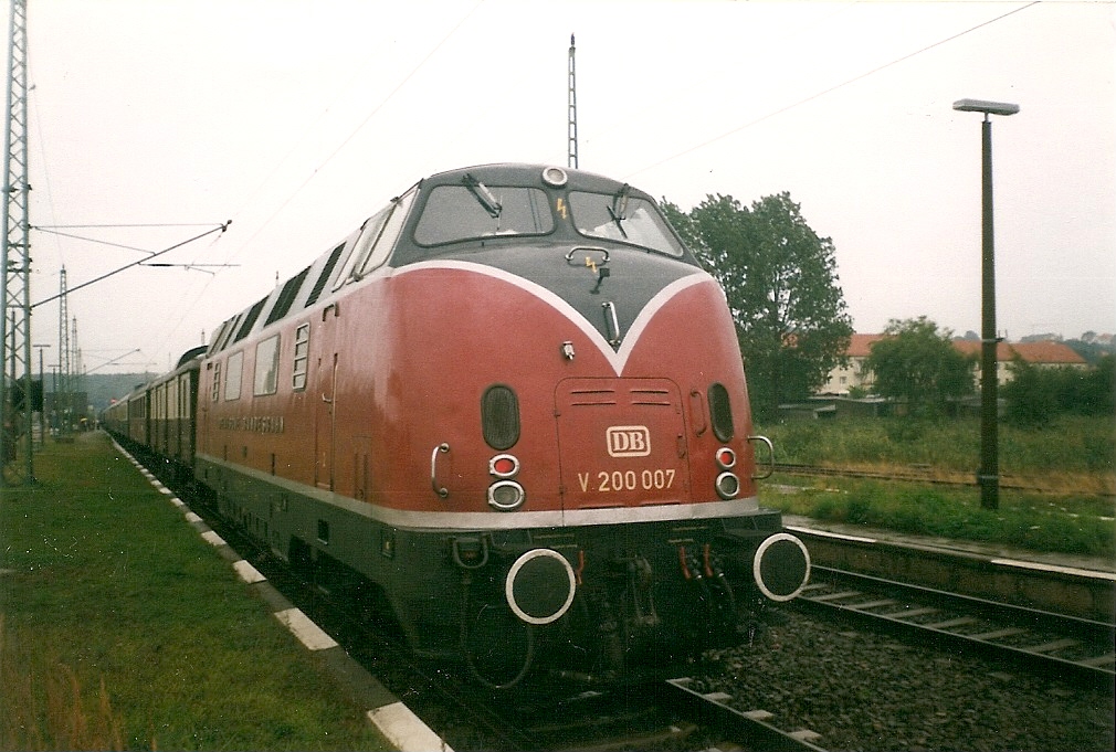 V200 007 am Schlu� von einem Sonderzug nach der Ankunft in Bergen/R�gen.