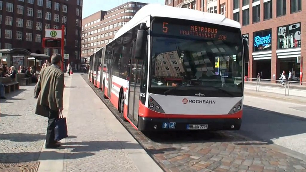 Van Hool AGG 300 der Hamburger Hochbahn.