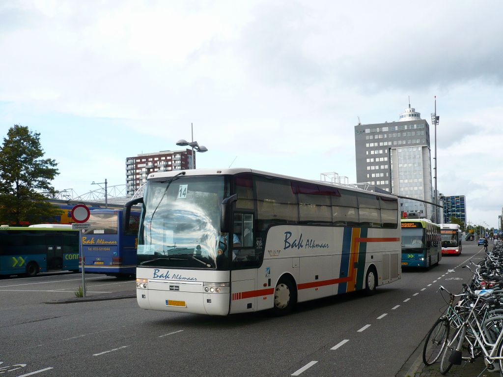 Van Hool T915 Acron Stationsplein Leiden 11-09-2011.