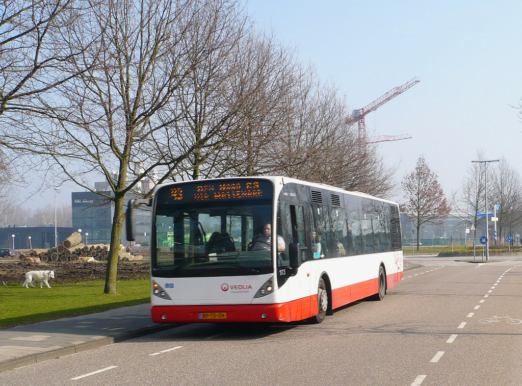 Veolia bus 173. Van Hool A330.10 Van Hool New Look Baujahr 2004. Einsteinweg Leiden 04-03-2011.