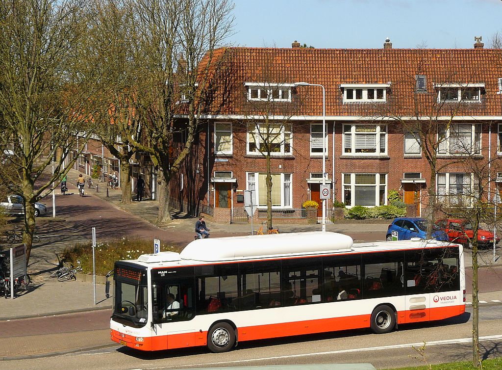 Veolia Bus 6702 MAN Lion's City Baujahr 2009. Lammenschansweg Leiden 20-04-2013.

Veolia bus 6702 MAN Lion's City in dienst sinds augustus 2009. Lammenschansweg Leiden 20-04-2013.